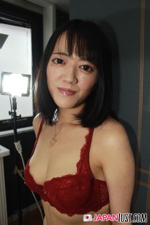 Slender Japanese Amateur Shaved Pussy POV Creampie - Photo 73