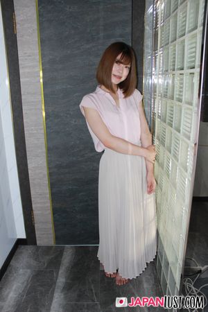 Slender Japanese Amateur Gets Hairy Hole Creampie - Photo 35