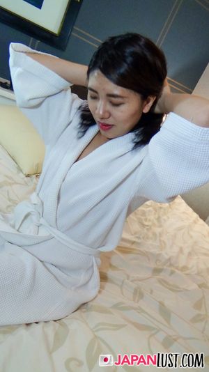 Japanese Teen Drips With Squirt For Toys And Sex - Photo 401