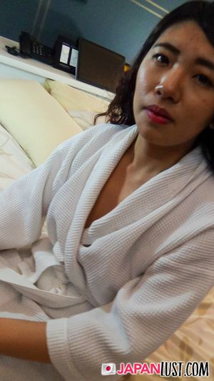 Japanese Teen Drips With Squirt For Toys And Sex - Photo 404