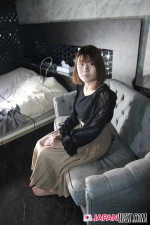 Japanese Amateur Teen Gets Her First POV Creampie - Photo 46