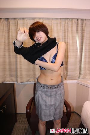 Skinny Japanese Teen Takes Big Creampie Cumload - Photo 27