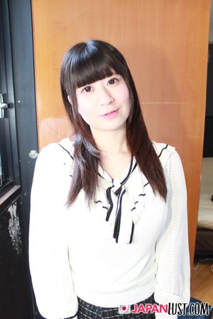 Curvy Japanese Hottie with Natural Tits Craves Hard Cock and Creampie in Shaved Pussy - Photo 22