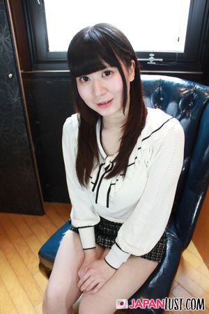 Curvy Japanese Hottie with Natural Tits Craves Hard Cock and Creampie in Shaved Pussy - Photo 4