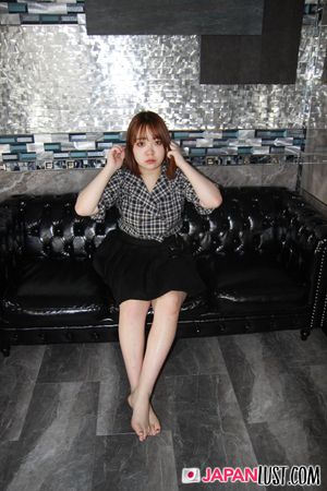 Chubby Japanese Babe Enjoys Doggystyle Banging and Creampie - Photo 3