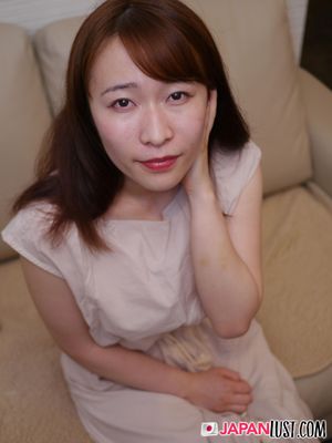 Thick Japanese Wet Pussy Penetration and Creampie - Photo 5