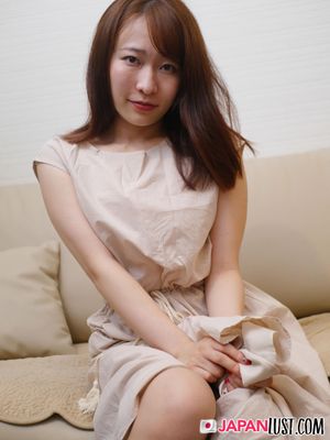 Thick Japanese Wet Pussy Penetration and Creampie - Photo 8