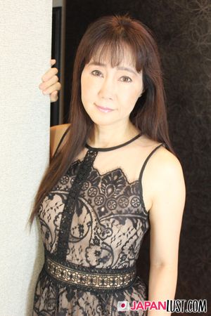 Japanese MILF pleasures herself before rough, passionate sex - Photo 10