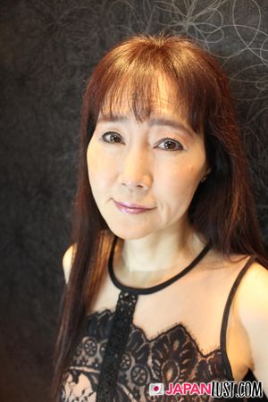 Japanese MILF pleasures herself before rough, passionate sex - Photo 6