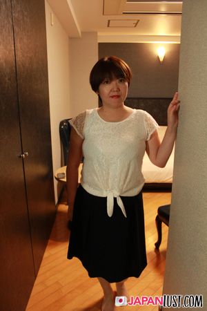 Asian MILF toys herself before aggressive anal sex with younger man - Photo 14