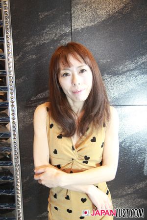 Japanese MILF in glasses moans before getting destroyed by huge cock - Photo 7