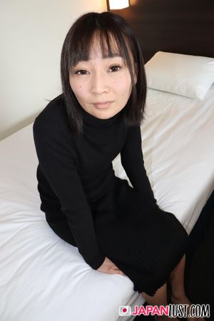 Mamiko dominates in a raw, uncut scene, taking control with her filthy mouth and tight pussy, leaving her partner begging for more - Photo 11