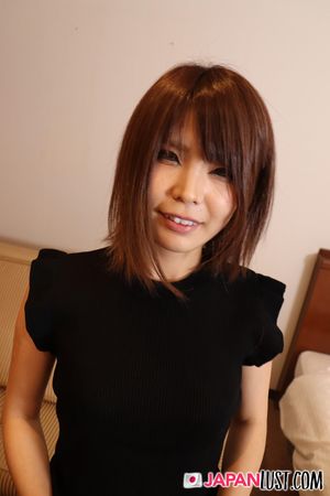 Mei Ogawara gets fucked hard after a quick chat, showing off her hairy pussy and sucking cock with enthusiasm - Photo 164