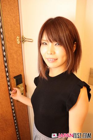 Mei Ogawara gets fucked hard after a quick chat, showing off her hairy pussy and sucking cock with enthusiasm - Photo 189
