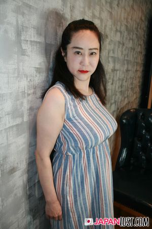 Motoko Suhara opens shy, then spreads, sucks deep, and gets pounded breathless - Photo 16