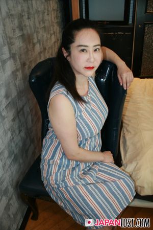 Motoko Suhara opens shy, then spreads, sucks deep, and gets pounded breathless - Photo 41