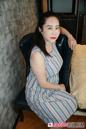 Motoko Suhara opens shy, then spreads, sucks deep, and gets pounded breathless - Photo 42