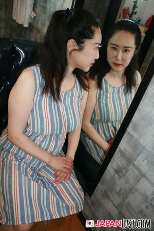 Motoko Suhara opens shy, then spreads, sucks deep, and gets pounded breathless - Photo 6