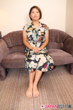 Rikako Danno spreads, masturbates, sucks ferociously, and gets fucked to a screaming orgasm - Photo 17