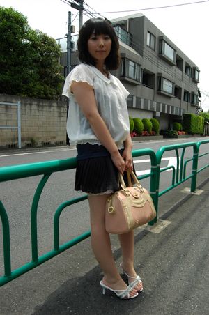 Mature Japanese Can't Resist Creampie - Photo 1