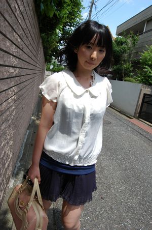 Mature Japanese Can't Resist Creampie - Photo 10