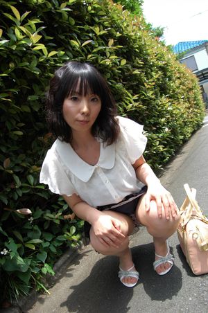 Mature Japanese Can't Resist Creampie - Photo 17