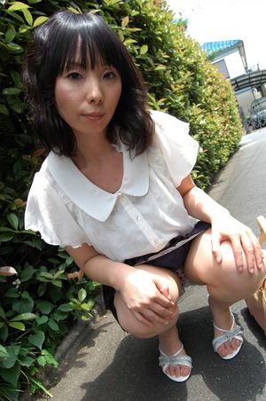 Mature Japanese Can't Resist Creampie - Photo 18