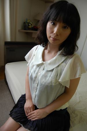 Mature Japanese Can't Resist Creampie - Photo 37
