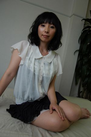 Mature Japanese Can't Resist Creampie - Photo 43