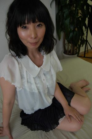 Mature Japanese Can't Resist Creampie - Photo 47