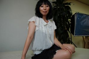 Mature Japanese Can't Resist Creampie - Photo 48
