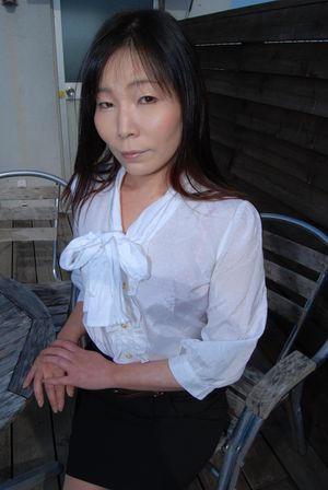 Petite Pale Cougar Creampie - Photo 13