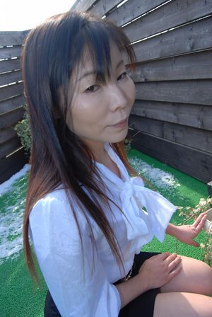 Petite Pale Cougar Creampie - Photo 22