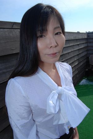 Petite Pale Cougar Creampie - Photo 4