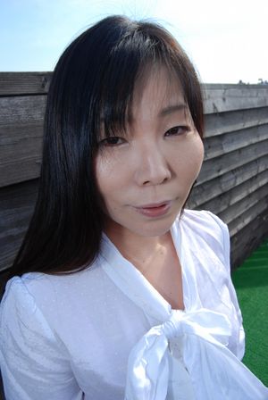 Petite Pale Cougar Creampie - Photo 6
