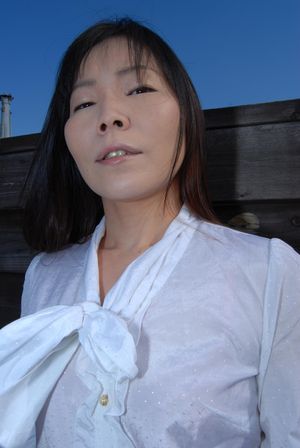 Petite Pale Cougar Creampie - Photo 7