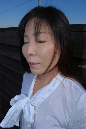 Petite Pale Cougar Creampie - Photo 8