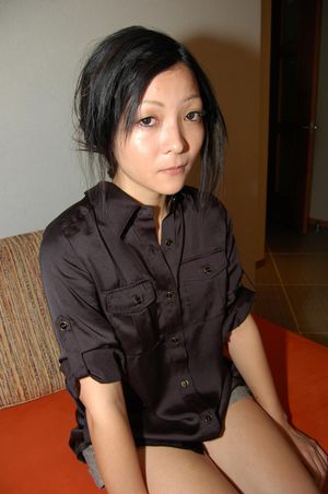 Slender Japanese MILF Fingers Herself Before Sex - Photo 8