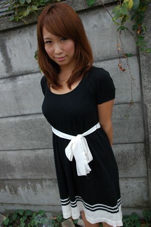 Tanned young Japanese MILF willing to do anything to provide for her family - Photo 5