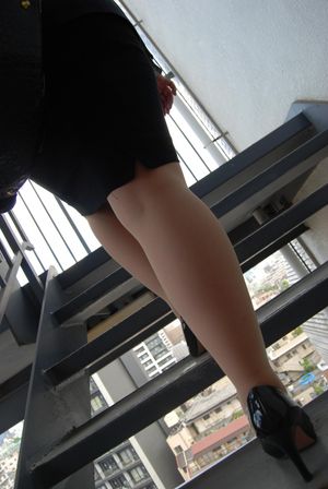 Chubby mature Japanese secretary creampied while husband is at work - Photo 23
