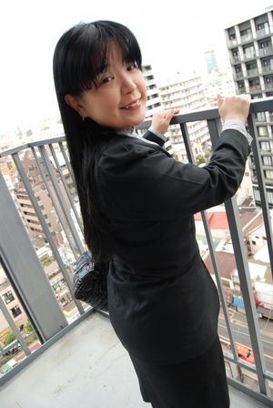 Chubby mature Japanese secretary creampied while husband is at work - Photo 30