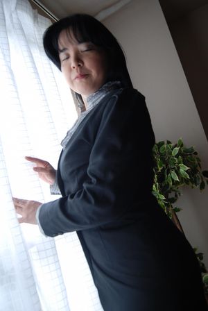 Chubby mature Japanese secretary creampied while husband is at work - Photo 43