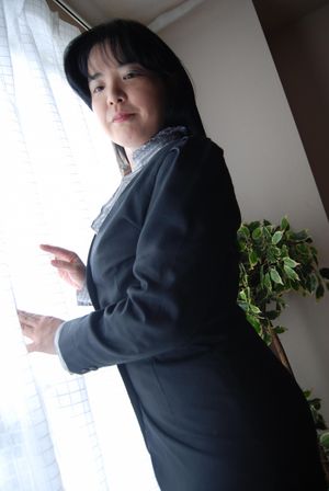 Chubby mature Japanese secretary creampied while husband is at work - Photo 44