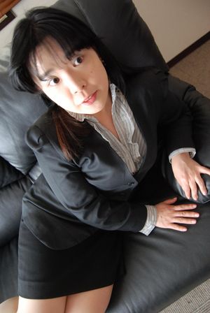 Chubby mature Japanese secretary creampied while husband is at work - Photo 59