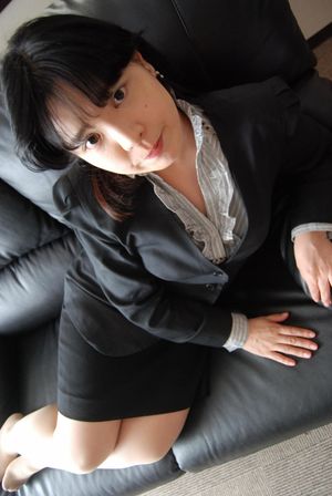 Chubby mature Japanese secretary creampied while husband is at work - Photo 60