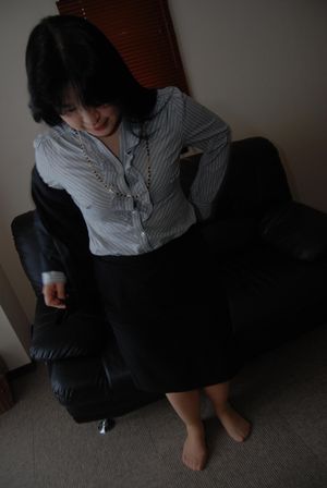 Chubby mature Japanese secretary creampied while husband is at work - Photo 90