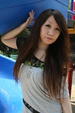 Sweet teen presenting nice tits - Photo 6
