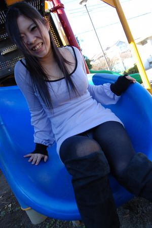 Teen Japanese amateur drips out a big creampie - Photo 17