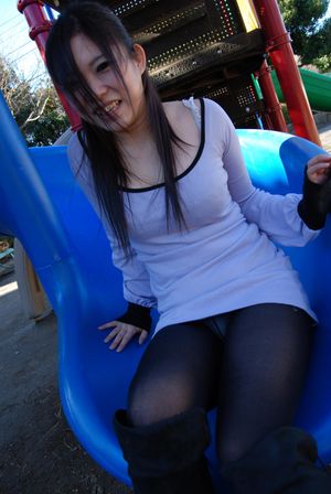 Teen Japanese amateur drips out a big creampie - Photo 18