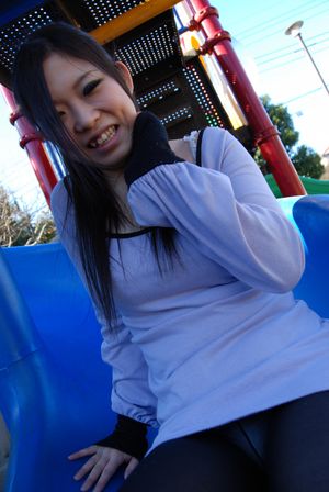 Teen Japanese amateur drips out a big creampie - Photo 19